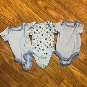 ⭐️ 4/$20 3 Newborn Onesies